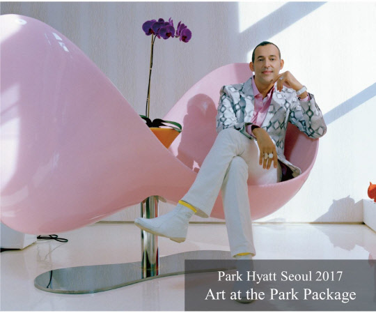 파크 하얏트 서울이 색다른 볼거리와 힐링의 시간을 갖길 원하는 이들을 위해 6월 30일부터 10월 6일까지 '아트 앳 더 파크'(Art at the Park) 패키지를 선보인다. 객실 1박과 세계적 산업디자이너 카림 라시드(Karim Rashid) 전시회 티켓 2매, 한정 제작된 카림 라시드 아트북 및 포스터를 증정하는 다양한 혜택이 포함돼있다. 파크 하얏트 서울 제공